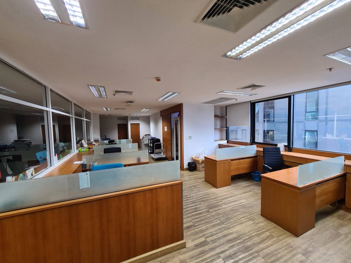 ให้เช่าสำนักงานสุขุมวิท อโศก ทองหล่อ : ให้เช่าพื้นที่สำนักงาน SSP Tower 1 ขนาด 420 ตร.ม ทำเลเอกมัย เขตวัฒนา ใกล้ BTS เอกมัย เหมาะสำหรับสำนักงาน
