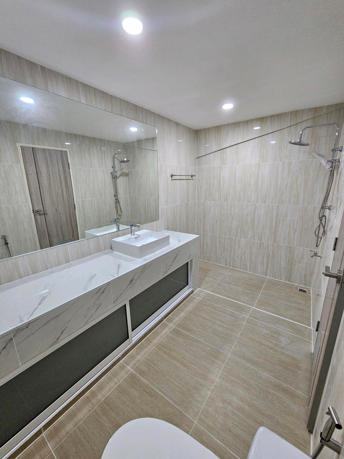 For SaleHome OfficeChokchai 4, Ladprao 71, Ladprao 48, : For sale cheap 🎉 4-story home office, Nakniwat 22, newly decorated, beautiful, ready to move in, 4 bedrooms, 3 bathrooms, 28 sq m, near 7-11 market, very good location ☎️ 094-429-7915 (Ple)