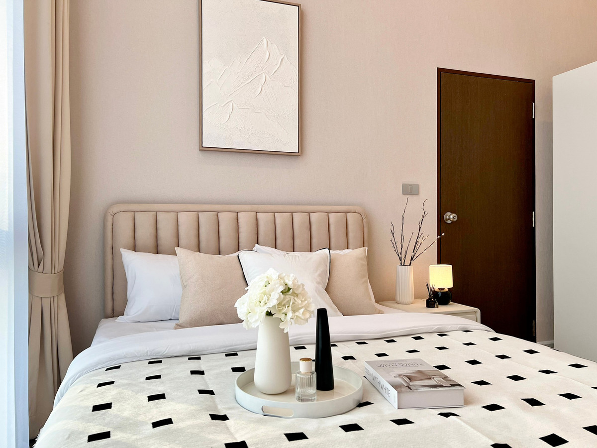 For RentCondoOnnut, Udomsuk : Condo for rent The Sky Sukhumvit Duplex room, beautiful, right on the cover, near Udomsuk BTS.