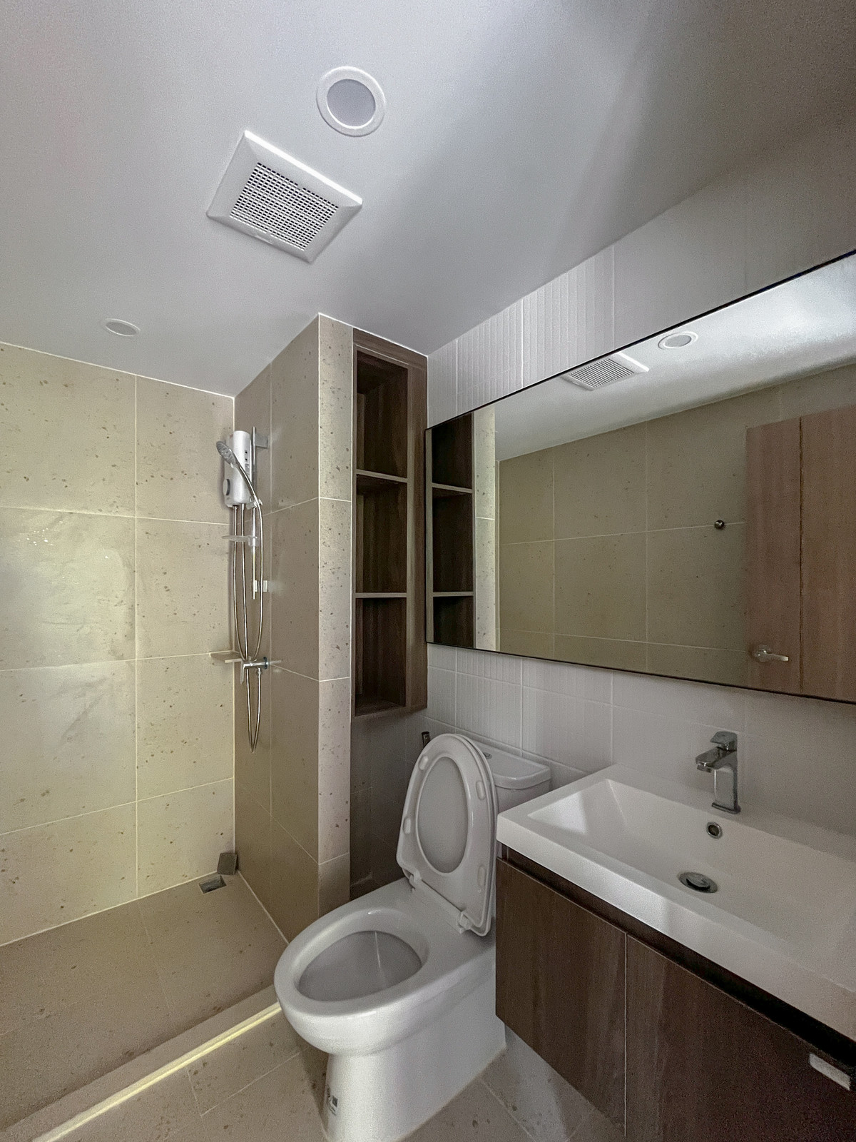 For SaleCondoPathum Thani,Rangsit, Thammasat : FQ Condo for sale Nue Core Khu Khot Station price 1,370,000 baht [RSs260201]