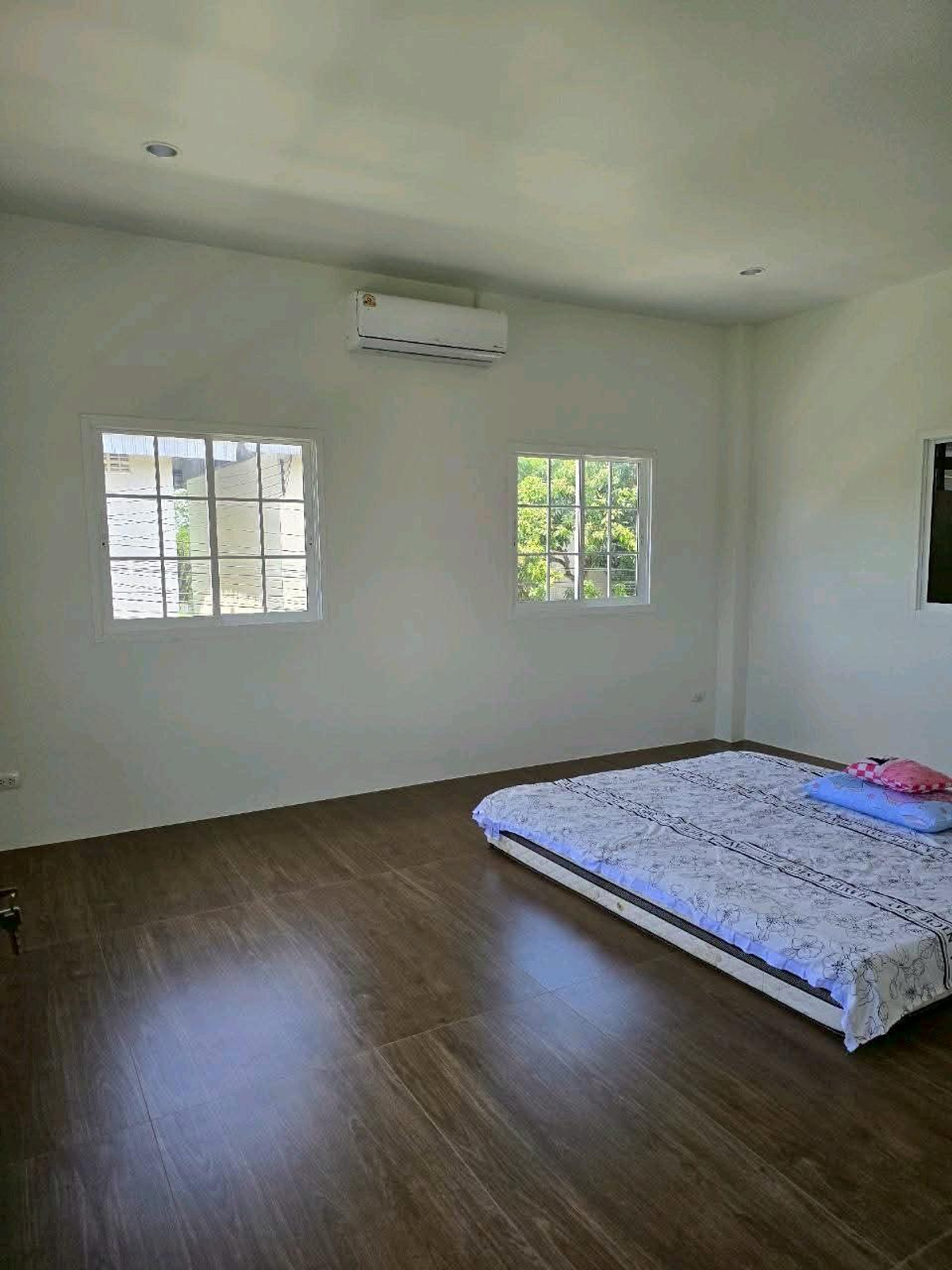 For RentWarehousePhutthamonthon, Salaya : 🏭Warehouse for rent with 2-story office + residence | Line 2 Bangkok | 405 sq m | 3-phase power | Electric door