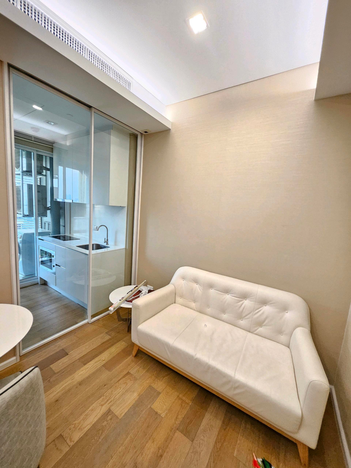 For RentCondoLadprao, Central Ladprao : [PB1325]🚩 Condo for rent The Saint Residences 
 #Condo near MRT Phahon Yothin, only 350 meters 
 #Near BTS Lat Phrao Intersection, only 650 meters.