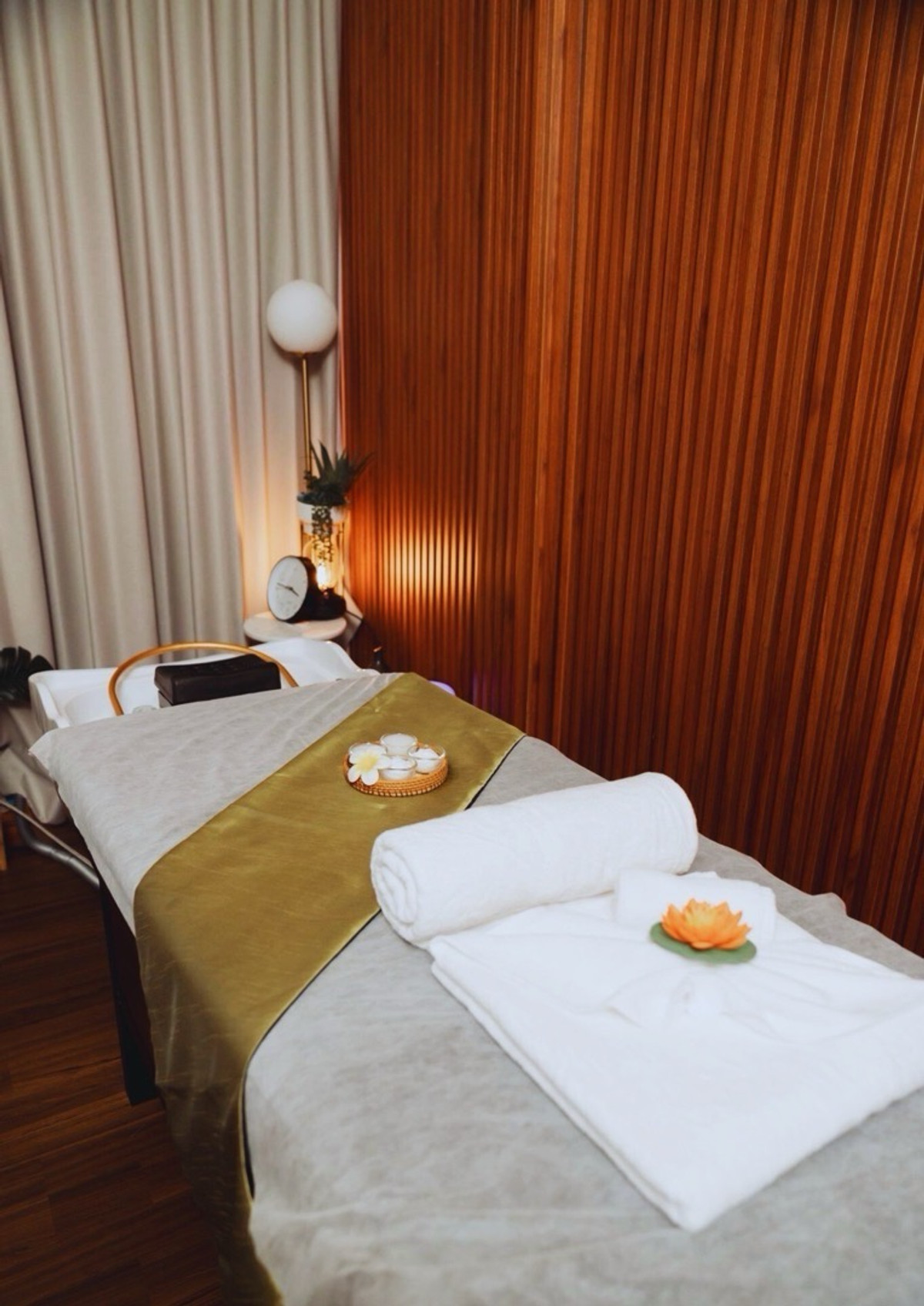 เซ้งร้านค้า/ตลาดนัดสุขุมวิท อโศก ทองหล่อ : เซ้งกิจการ พรีเมี่ยม สปา สุดหรู เอกมัย สุขุมวิท 63 ที่จอดรถ 3-4 คัน ห้องนวด เตียงนวด สระผมเวียดนาม สปา อโรมา ขัดผิว คุ้มมาก ตกแต่งเกือบ 5 ล้านบาท