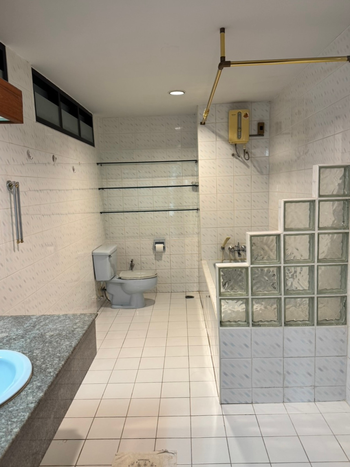 For RentTownhomeSukhumvit, Asoke, Thonglor : For rent, 4-story townhome, Thonglor Soi 7, usable area approximately 400 sq m. • Land 36 square wah • 6 bedrooms / office room • 4 bathrooms