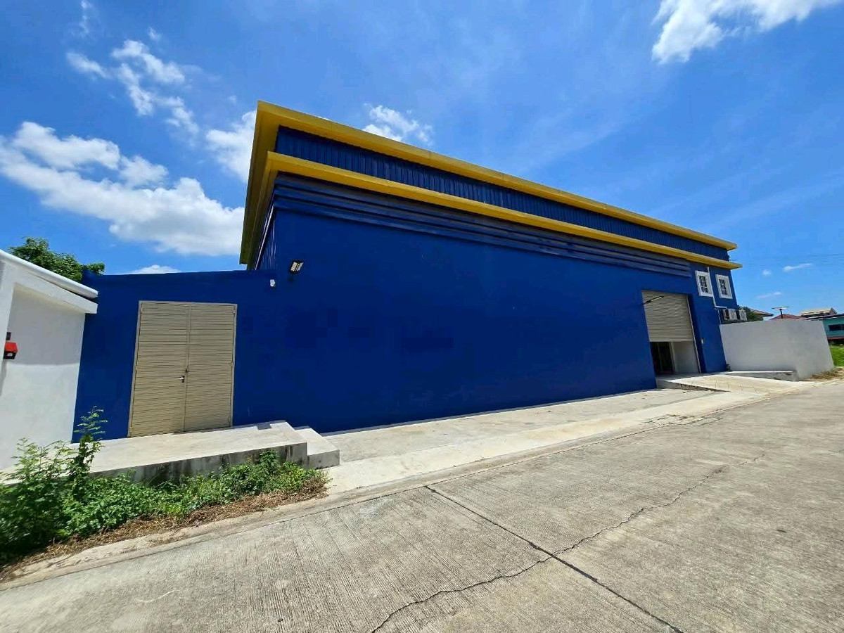 For RentWarehousePhutthamonthon, Salaya : 🏭Warehouse for rent with 2-story office + residence | Line 2 Bangkok | 405 sq m | 3-phase power | Electric door