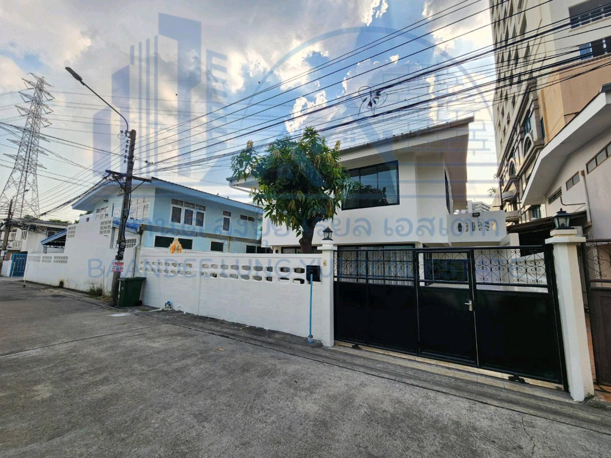 ให้เช่าบ้านรัชดา ห้วยขวาง : ให้เช่าบ้านเดี่ยวห้วยขวาง-รัชดา ใกล้ MRT หลังใหญ่สวยมาก🎄🎋🎋怀光-拉差达地区独栋房屋出租，靠近捷运站。房屋宽敞漂亮。