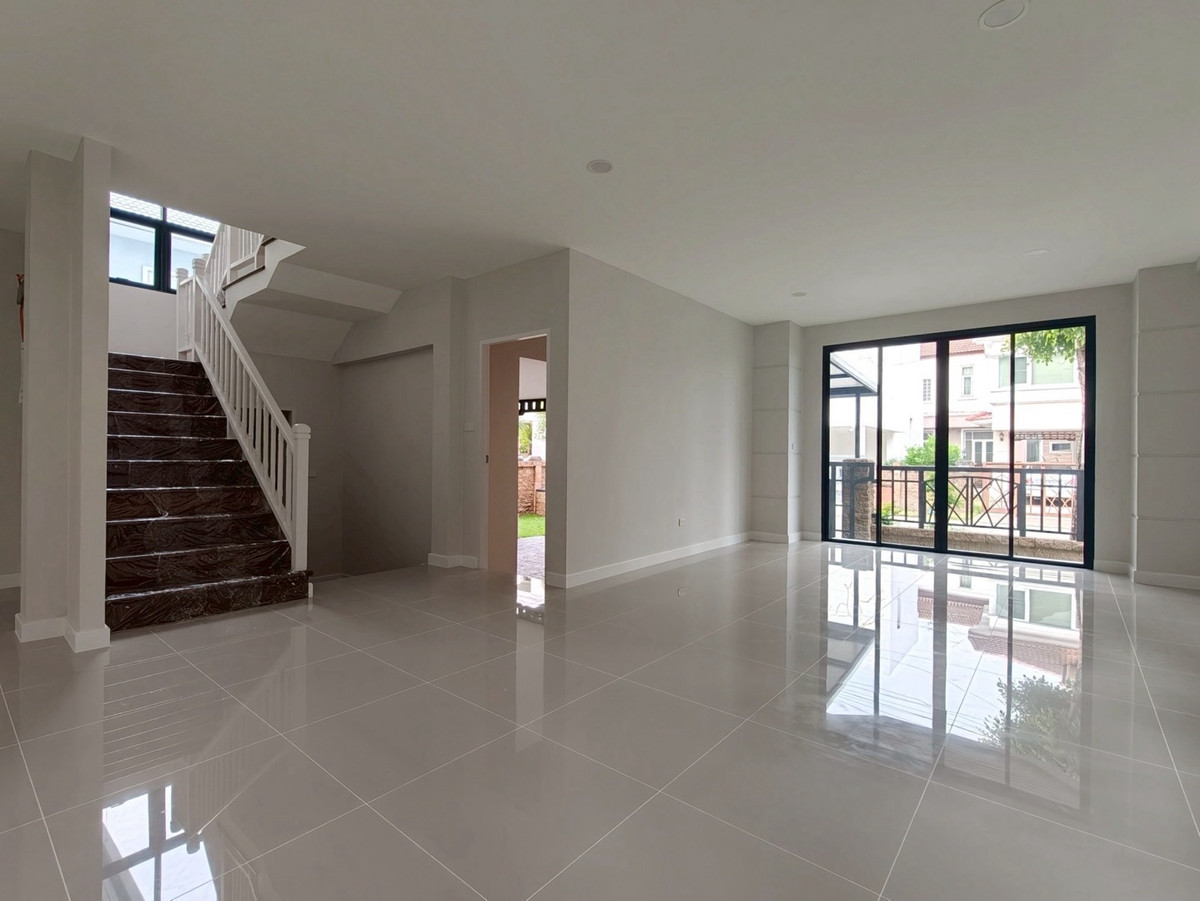 ขายบ้านรัตนาธิเบศร์ สนามบินน้ำ พระนั่งเกล้า : ขายบ้านรีโนเวทใหม่ หมู่บ้านธนาสิริ รัตนาธิเบศร์ บ้านเดี่ยว 2 ชั้น (หลังมุม) ติดถนนรัตนาธิเบศร์ ใกล้รถไฟฟ้าสายสีม่วง สถานีบางรักใหญ่ และทางด่วนศรีรัช สภาพพร้อมเข้าอยู่