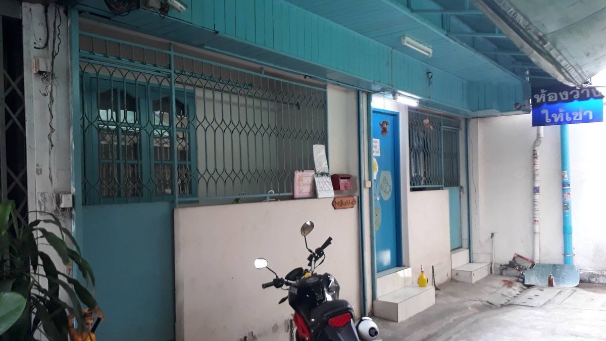 ขายปิ่นเกล้า จรัญสนิทวงศ์ : ขายหอพักปากซอยจรัญ23/1   ห้องเช่าจรัญ23 (บ้านคุณนิยม) 
76 เมตร ปากซอยจรัญฯ