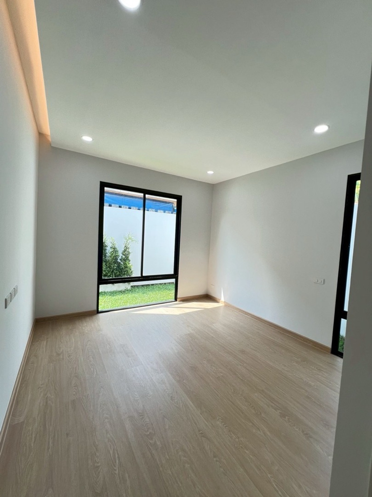 For SaleHouseKaset Nawamin,Ladplakao : Single house for sale, large area, city location, can enter and exit in many ways. Kaset-Nawamin location Soi Prasertmanukit 46