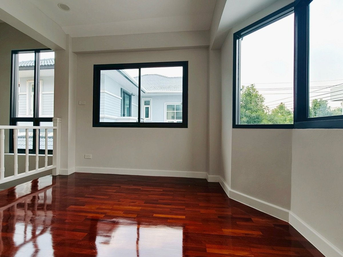 ขายบ้านรัตนาธิเบศร์ สนามบินน้ำ พระนั่งเกล้า : ขายบ้านรีโนเวทใหม่ หมู่บ้านธนาสิริ รัตนาธิเบศร์ บ้านเดี่ยว 2 ชั้น (หลังมุม) ติดถนนรัตนาธิเบศร์ ใกล้รถไฟฟ้าสายสีม่วง สถานีบางรักใหญ่ และทางด่วนศรีรัช สภาพพร้อมเข้าอยู่