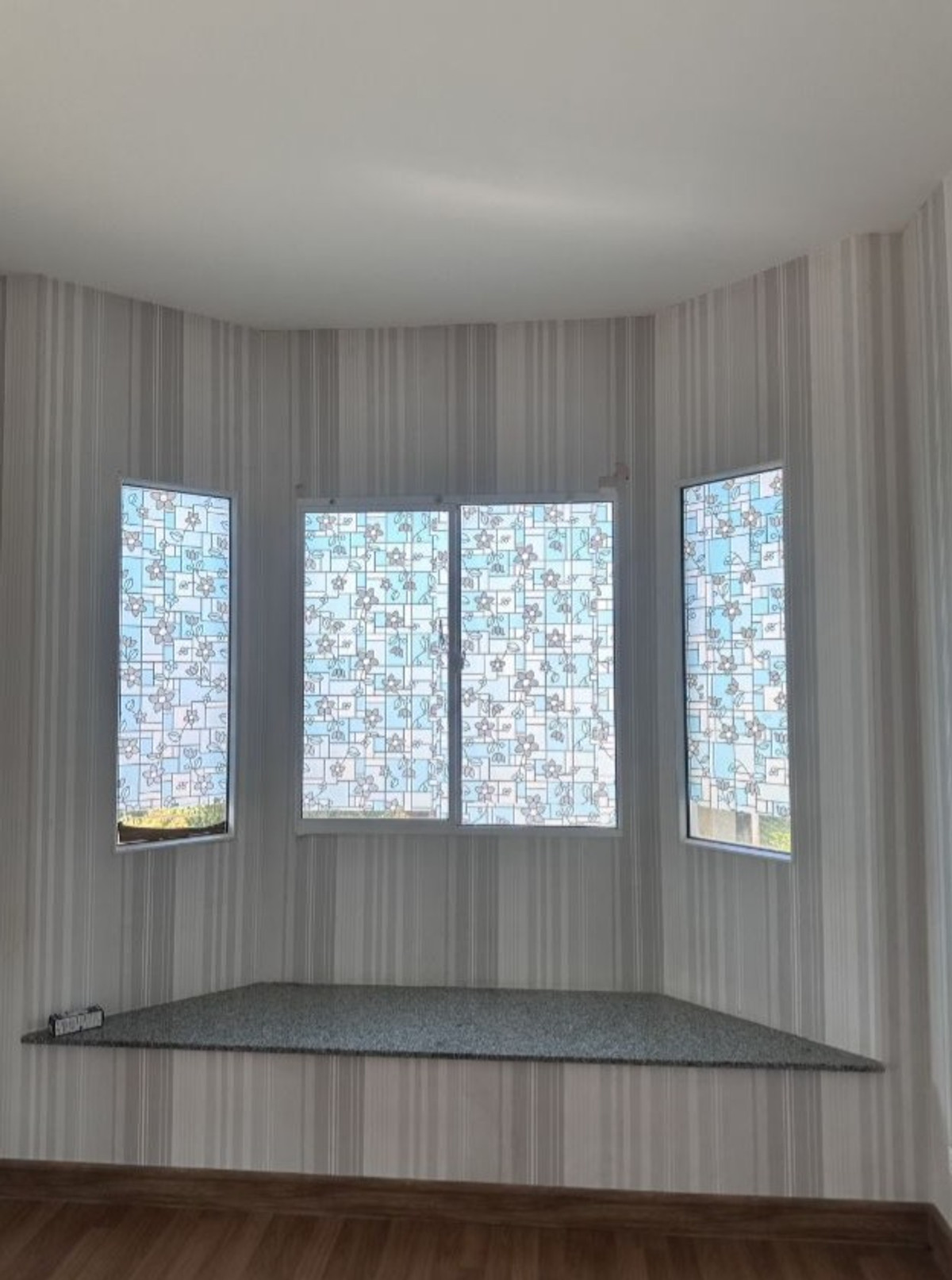 ให้เช่าบ้านปทุมธานี รังสิต ธรรมศาสตร์ : บ้าน 2ชั้น ติดสนามกอล์ฟ ฟลอร่าวิลล์ จอดรถได้2คัน 3ห้องนอน 3ห้องน้ำ แอร์3ตัว