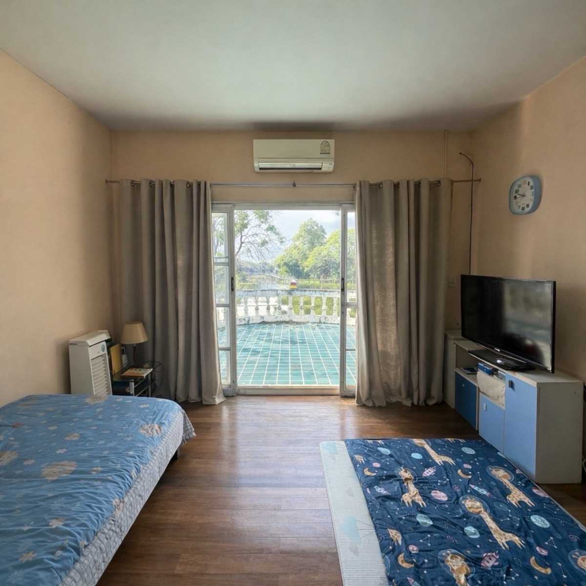 For SaleHousePathum Thani,Rangsit, Thammasat : Single house for sale, Maneerin Lake & Lagoon, Zone B, next to a canal approximately 115 meters wide.