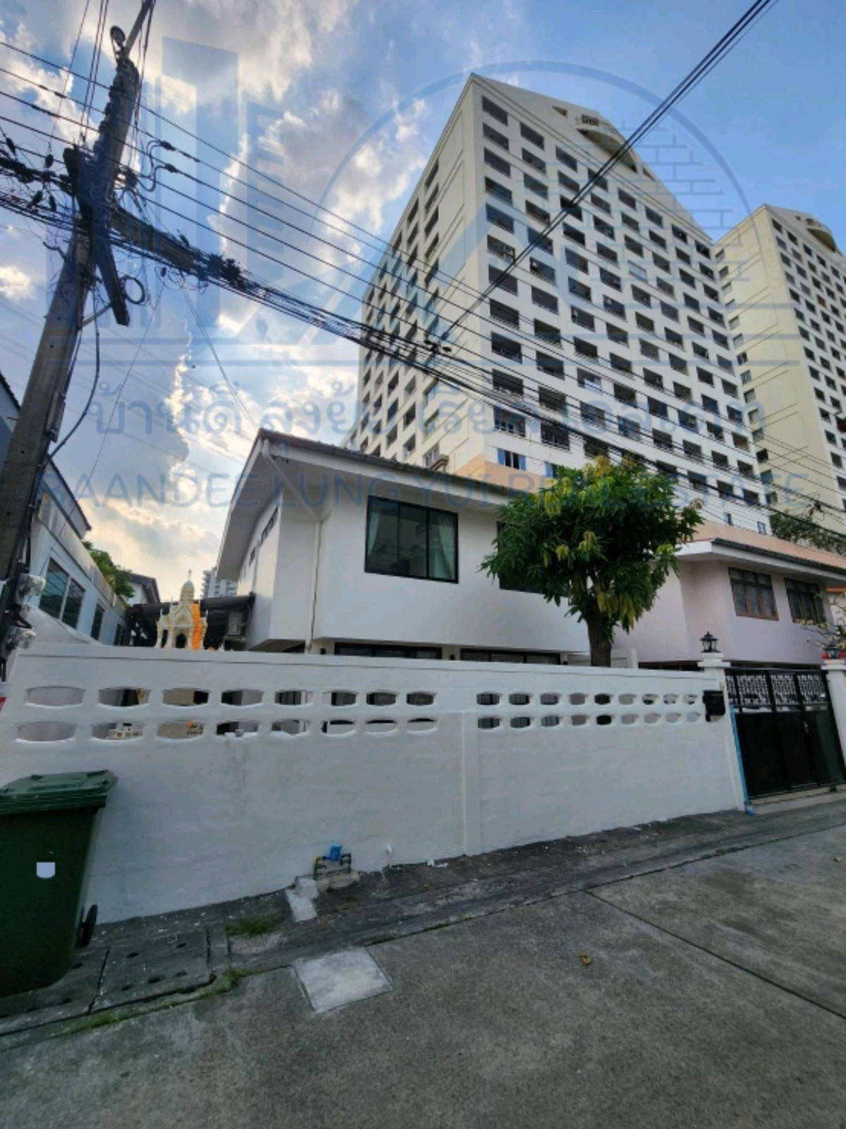 ให้เช่าบ้านรัชดา ห้วยขวาง : ให้เช่าบ้านเดี่ยวห้วยขวาง-รัชดา ใกล้ MRT หลังใหญ่สวยมาก🎄🎋🎋怀光-拉差达地区独栋房屋出租，靠近捷运站。房屋宽敞漂亮。