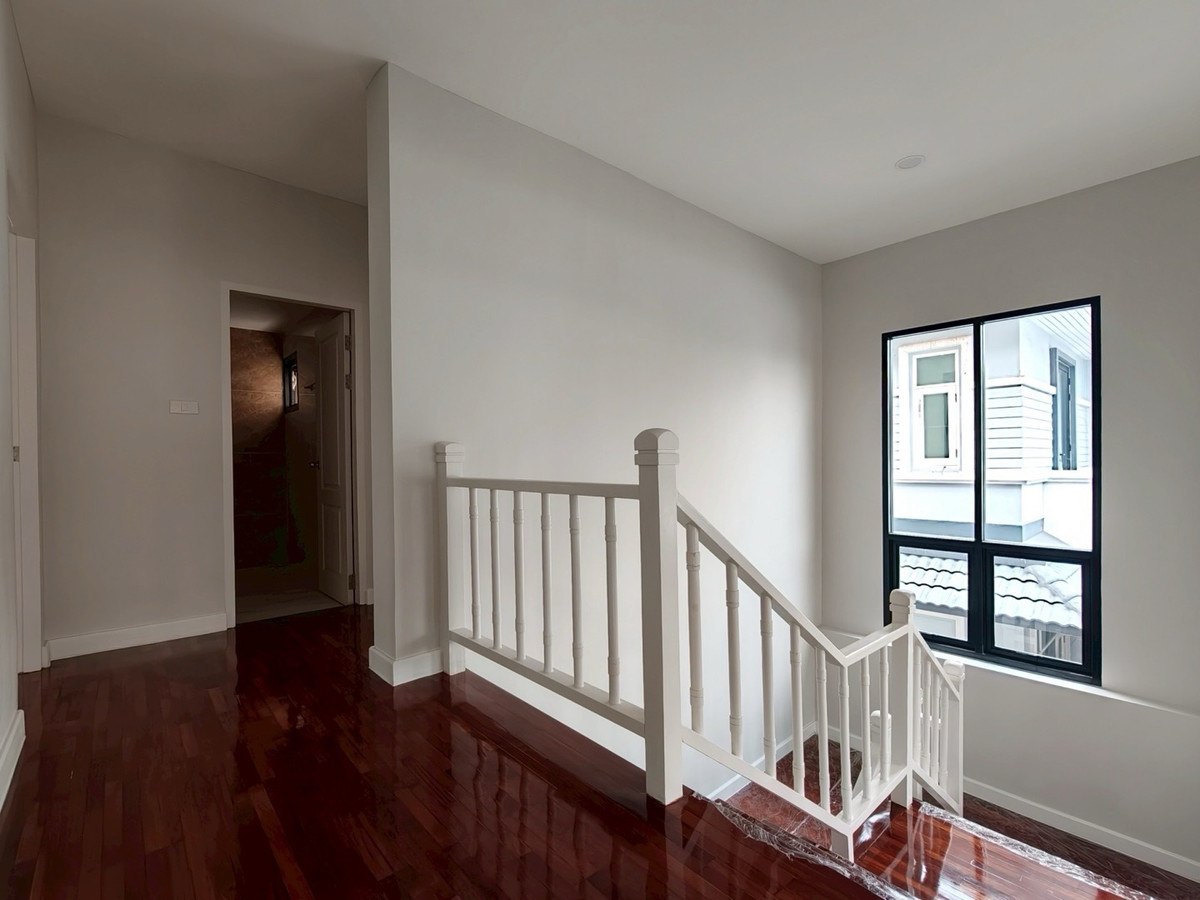 ขายบ้านรัตนาธิเบศร์ สนามบินน้ำ พระนั่งเกล้า : ขายบ้านรีโนเวทใหม่ หมู่บ้านธนาสิริ รัตนาธิเบศร์ บ้านเดี่ยว 2 ชั้น (หลังมุม) ติดถนนรัตนาธิเบศร์ ใกล้รถไฟฟ้าสายสีม่วง สถานีบางรักใหญ่ และทางด่วนศรีรัช สภาพพร้อมเข้าอยู่