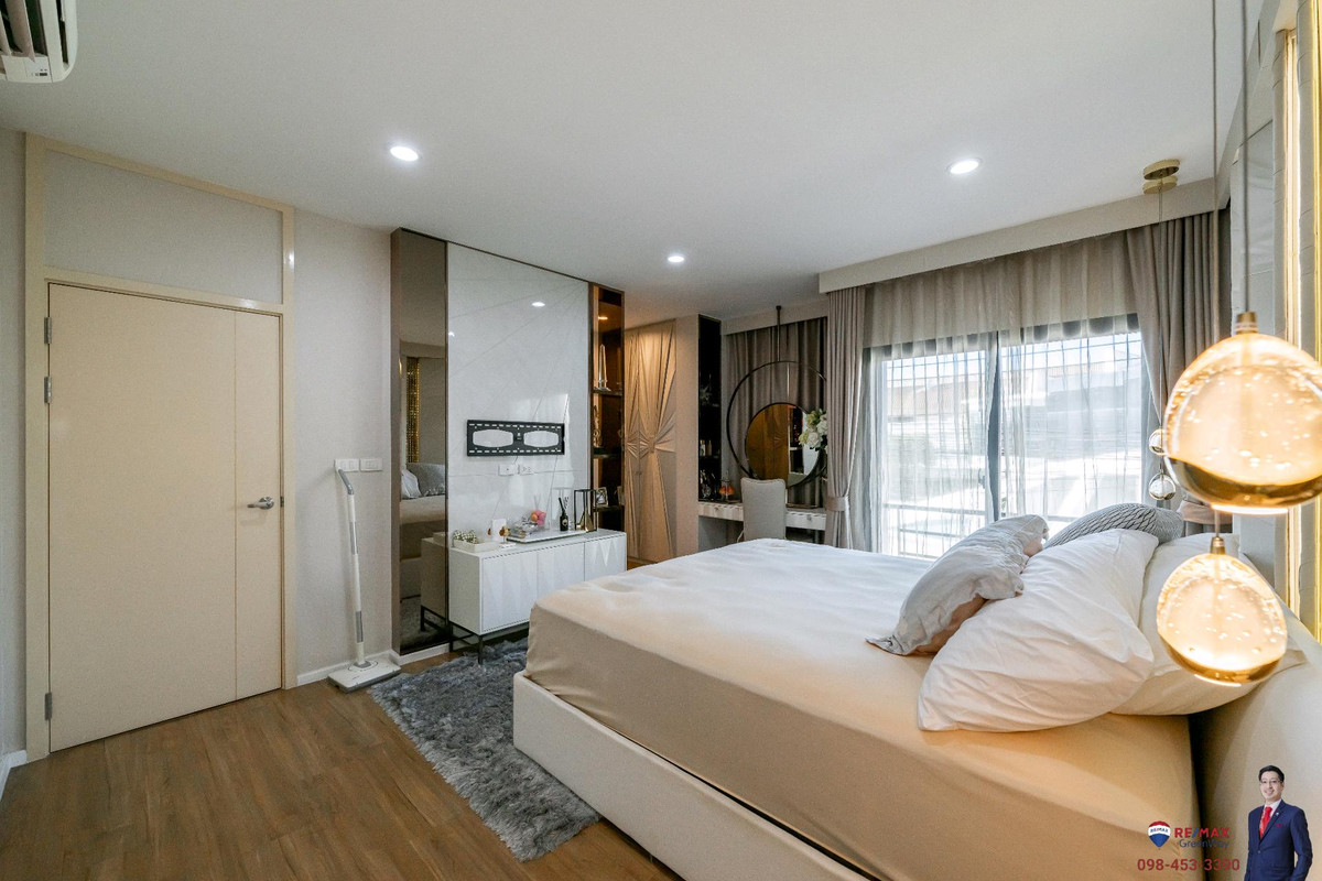 ขายราษฎร์บูรณะ สุขสวัสดิ์ : (มาใหม่!) [ขาย : บ้านตัวอย่าง 😍] บ้านกลางเมือง สาทร-สุขสวัสดิ์ 
42.2 ตร.วา 218 ตร.ม. 4 ห้องนอน 4 ห้องน้ำ + 1 ห้องทำงาน 3-4 ที่จอดรถ