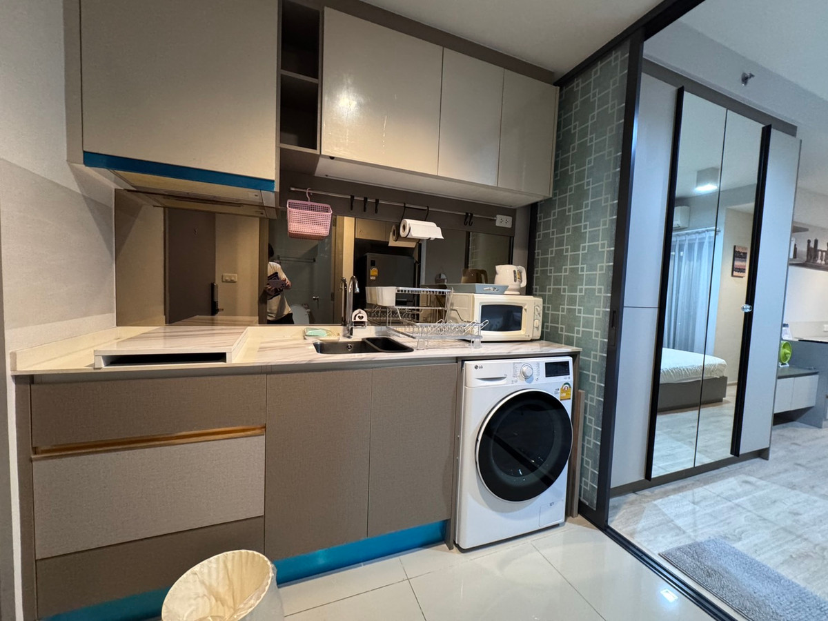 For RentCondoWongwianyai, Charoennakor : Ideo Sathorn, next to BTS Wongwian Yai, beautiful new room, open view, available and ready for rent. You can inquire.