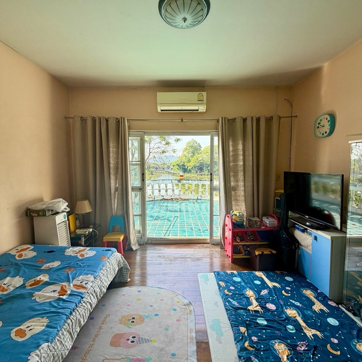 For SaleHousePathum Thani,Rangsit, Thammasat : Single house for sale, Maneerin Lake & Lagoon, Zone B, next to a canal approximately 115 meters wide.