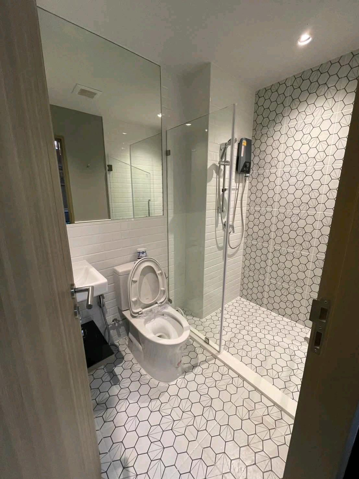 ให้เช่าคอนโดท่าพระ ตลาดพลู วุฒากาศ : 🔥 คอนโด High Rise ติด BTS แบบ 0 เมตร ใจกลางตลาดพลู เดินทางเข้าเมืองสะดวกสุด ๆ