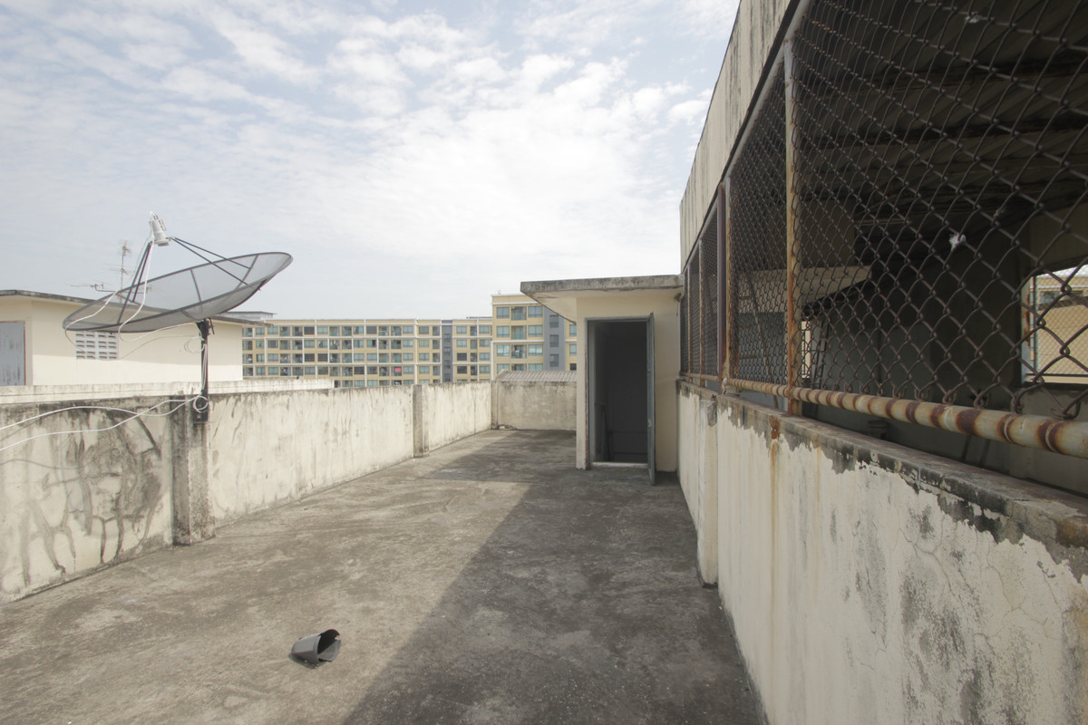 For SaleShop HouseRathburana, Suksawat : Suksawat shophouse, Pracha Uthit, Suksawat 2, Suksawat 64, Pracha Uthit 33, corner room, along the main road in front of the project. Suitable for living, trading, making an office, 3 floors, has a mezzanine, rooftop, near Bhumibol Bridge, price negotiabl