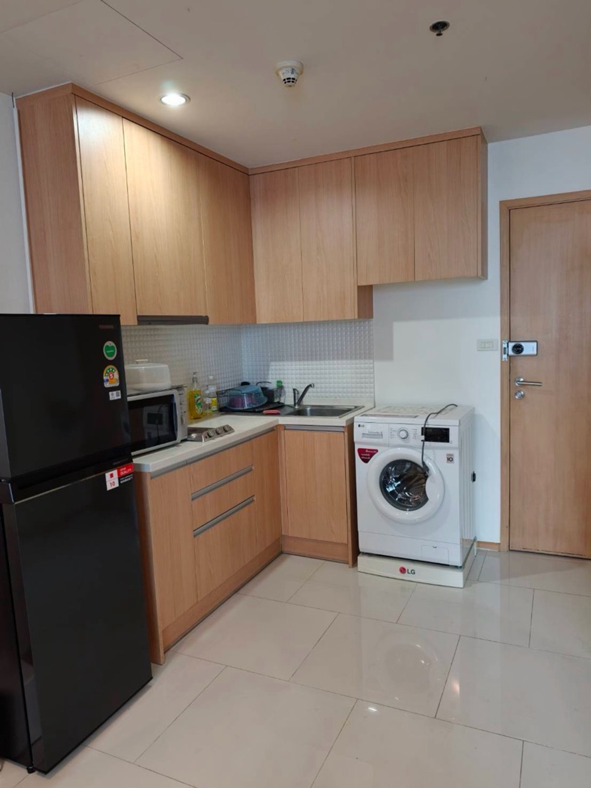 ให้เช่าคอนโดราชเทวี พญาไท : ให้เช่า คอนโด วิลล่า ราชเทวี ใกล้สยาม อยู่ตรงสถานี ราชเทวี-พญาไท เพียงเดือนละ 19,000 บาท เฟอร์นิเจอร์ครบ พร้อมเข้าอยู่ นัดดูได้ทุกวัน