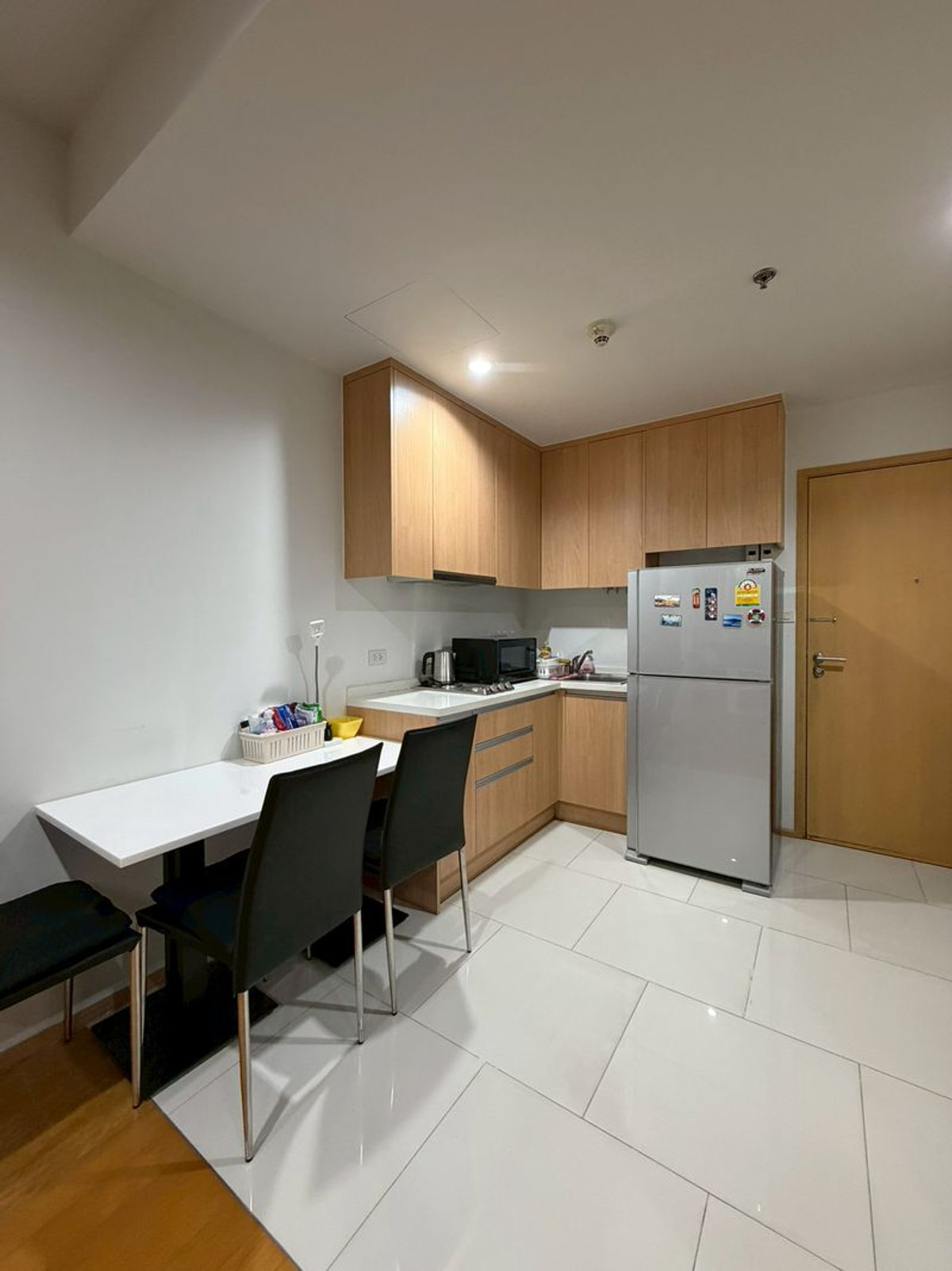 ให้เช่าคอนโดราชเทวี พญาไท : ให้เช่า คอนโด วิลล่า ราชเทวี ใกล้สยาม อยู่ตรงสถานี ราชเทวี-พญาไท เพียงเดือนละ 18,000 บาท เฟอร์นิเจอร์ครบ พร้อมเข้าอยู่ นัดดูได้ทุกวัน