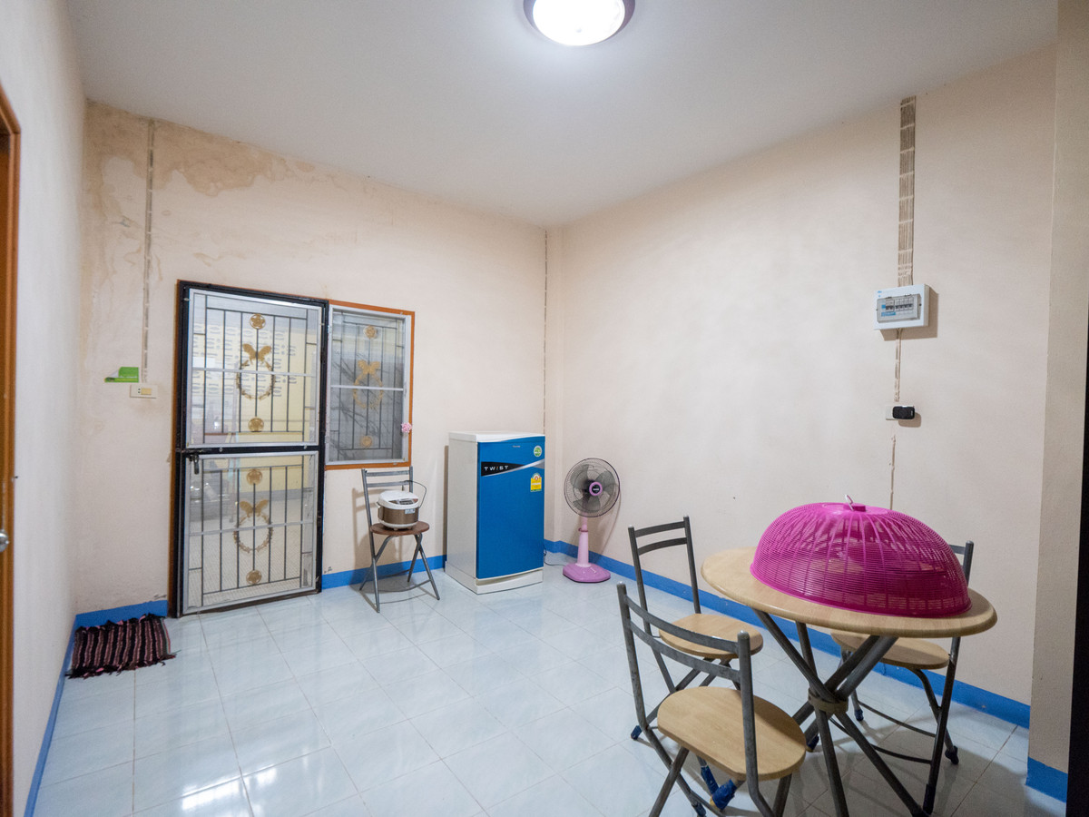 ขายทาวน์โฮมระยอง : #ขายทาว์นเฮาส์ #เมืองระยอง 26 ตรว. 3 นอน 2 น้ำ 2 จอด #ขายถูก 1.89 ล้าน สภาพพร้อมอยู่ ที่ตั้งตำบลทับมา ใกล้ถนนสุขุมวิท ติดถนนนครระยอง3 ซอยแหลมหิน-หนองมะหาด