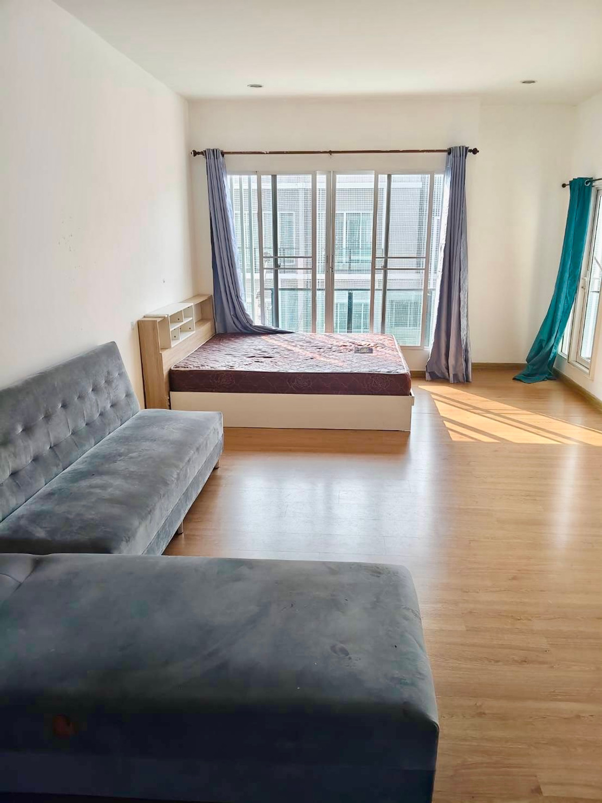 ให้เช่าทาวน์โฮมพัฒนาการ ศรีนครินทร์ : ให้เช่าทาวน์โฮม 3 ชั้น พาทิโอ พัฒนาการ | เฟอร์นิเจอร์ครบ พร้อมเข้าอยู่ | เลี้ยงสัตว์ได้