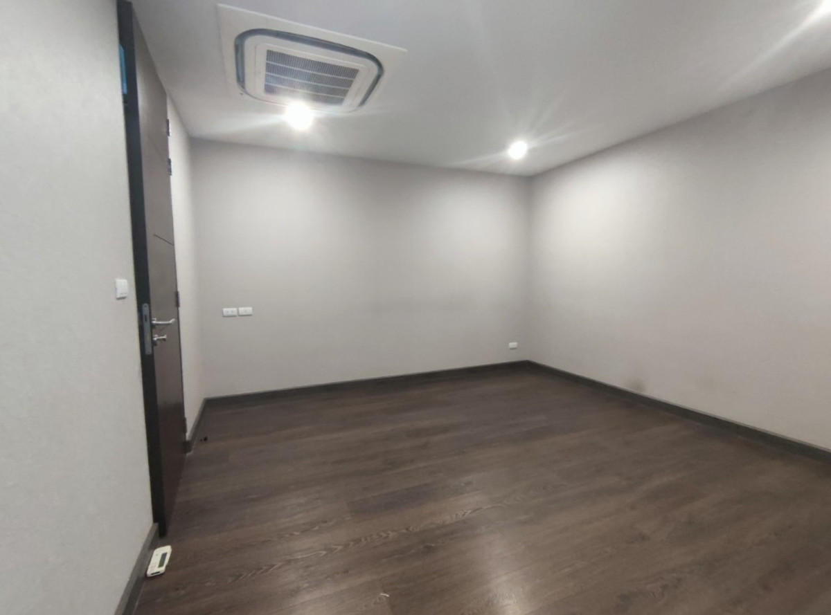 For RentHouseSukhumvit, Asoke, Thonglor : House for rent, Park Lane Ekamai, 4 floors, 3 bedrooms, near BTS Ekamai, near Gateway Ekamai.