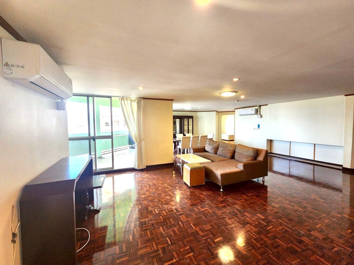 For RentCondoSukhumvit, Asoke, Thonglor : Condo for rent, Tai Ping Towers, 4 bedrooms, 252 sq m, Ekkamai area, near BTS Ekkamai.