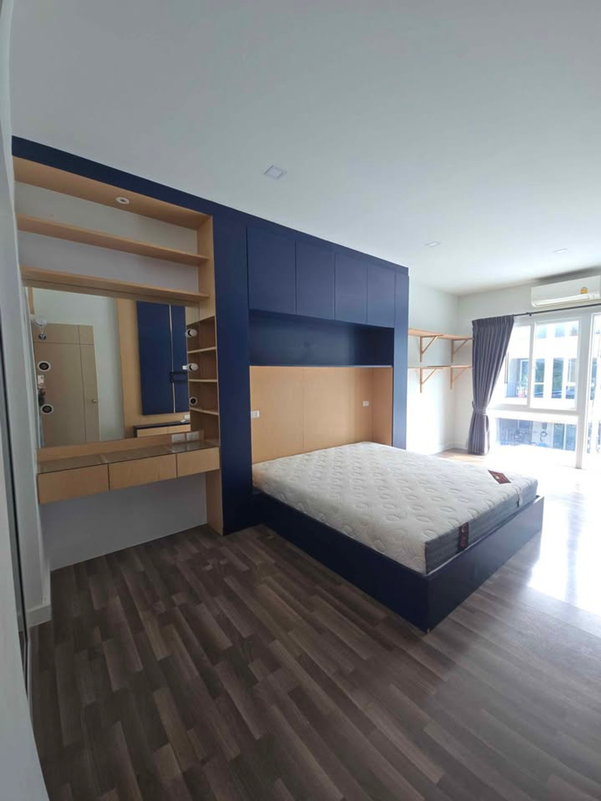 For RentHousePathum Thani,Rangsit, Thammasat : townhome with 3 bedrooms and 3 bathrooms, near Pathum Thani 2 Bridge. 10-minute drive to Future Park Rangsit.