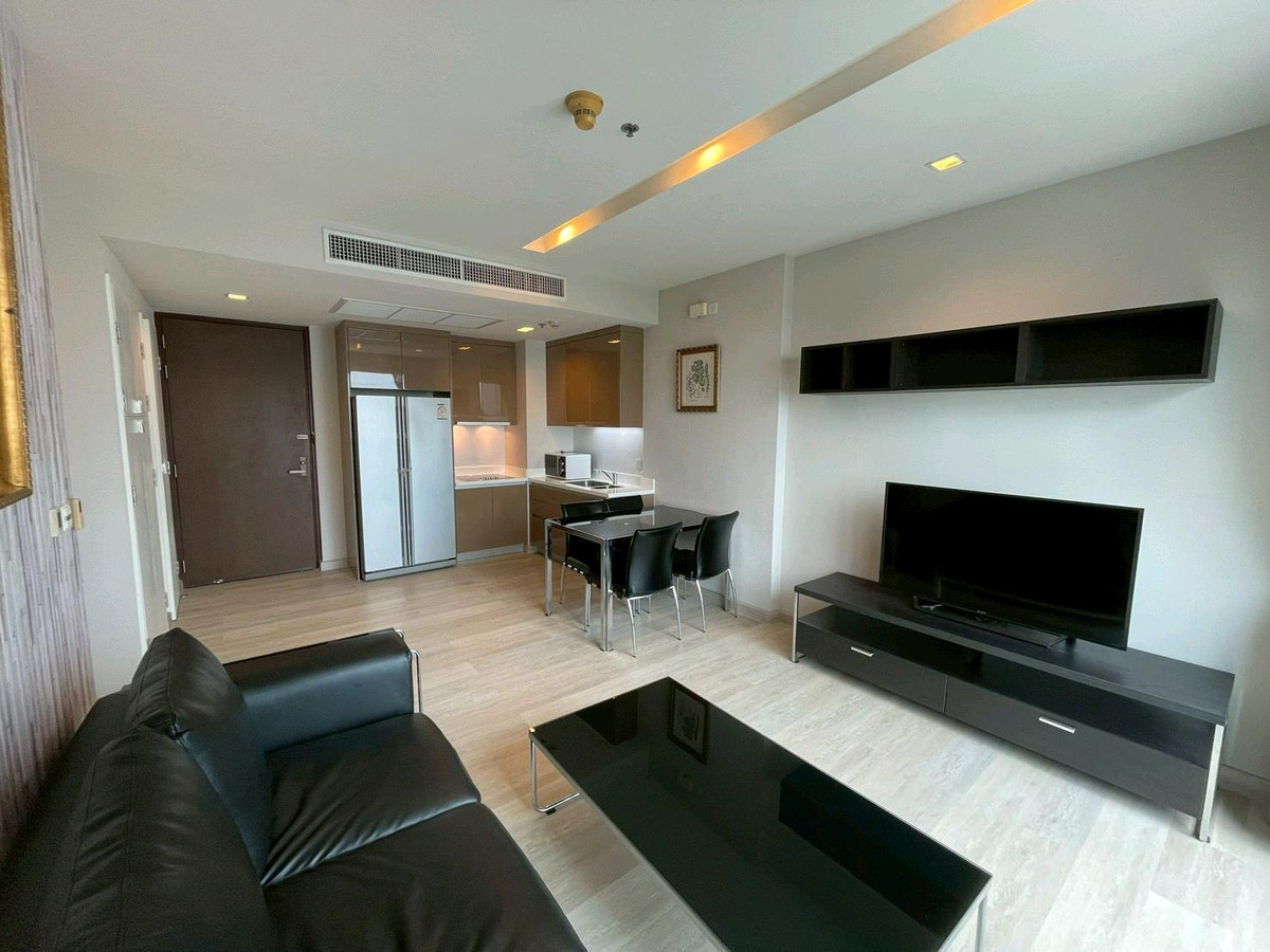 For RentCondoWitthayu, Chidlom, Langsuan, Ploenchit : Ratchadamri, prime location, 2 bedrooms, wide area.  For rent, inexpensive price