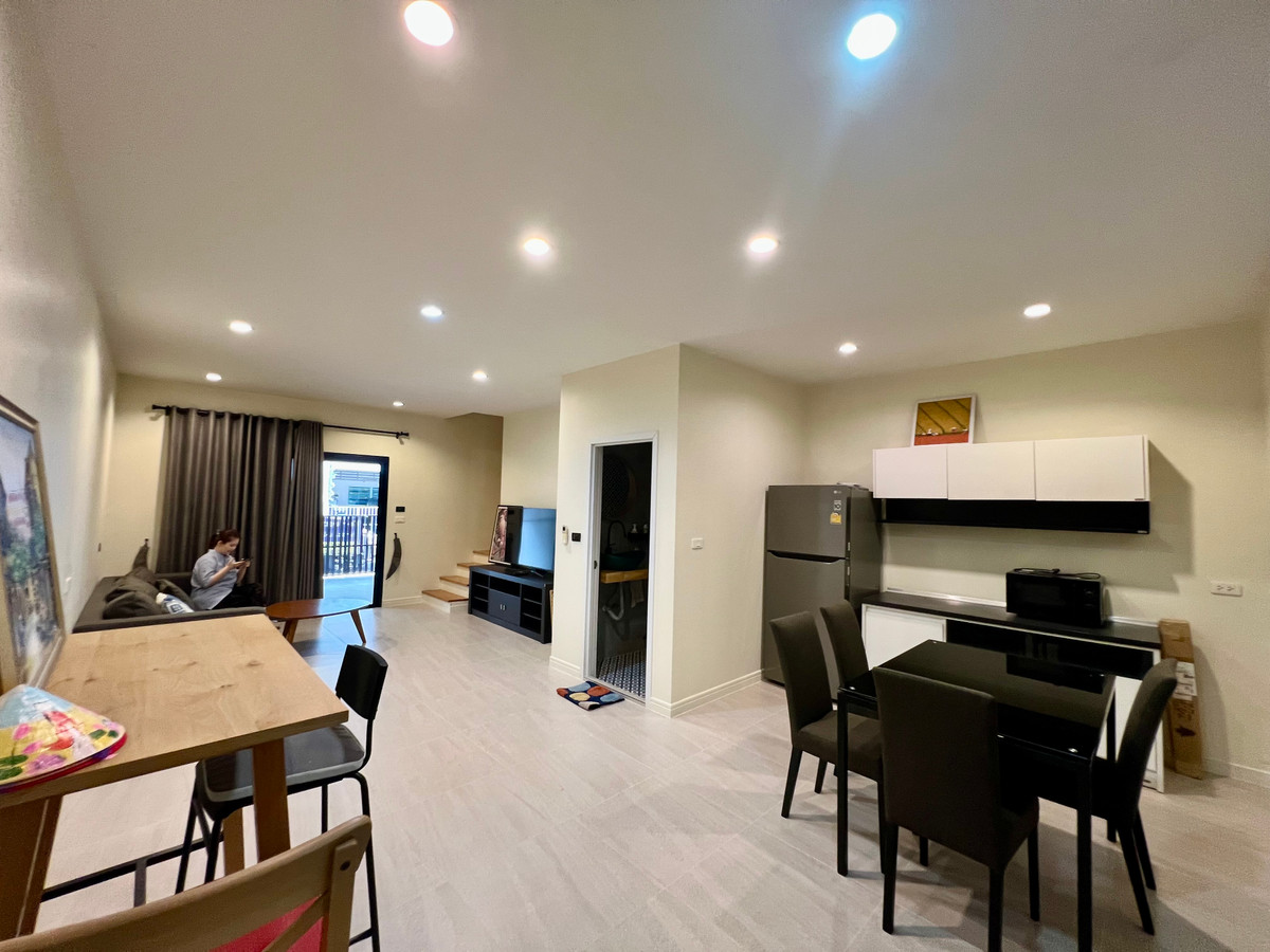 For RentTownhomePattanakan, Srinakarin : For Rent: 3-Storey Townhome at Villette City Pattanakarn 38 | Fully Furnished | South-Facing | Move-In Ready
