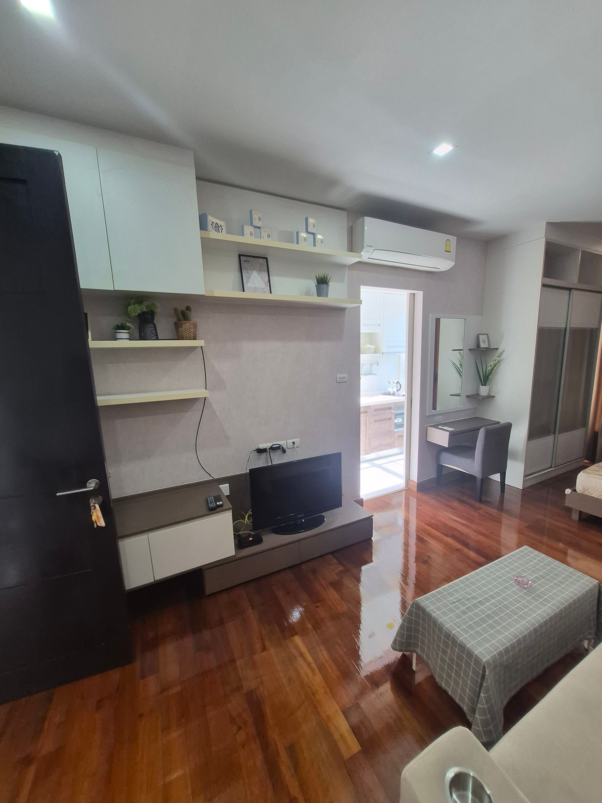 ให้เช่าคอนโดสาทร นราธิวาส : Luxury Room , Ivy Sathon ( Soi10 ) Studio 34.5 Sqm Fullyfurnish 19,000-