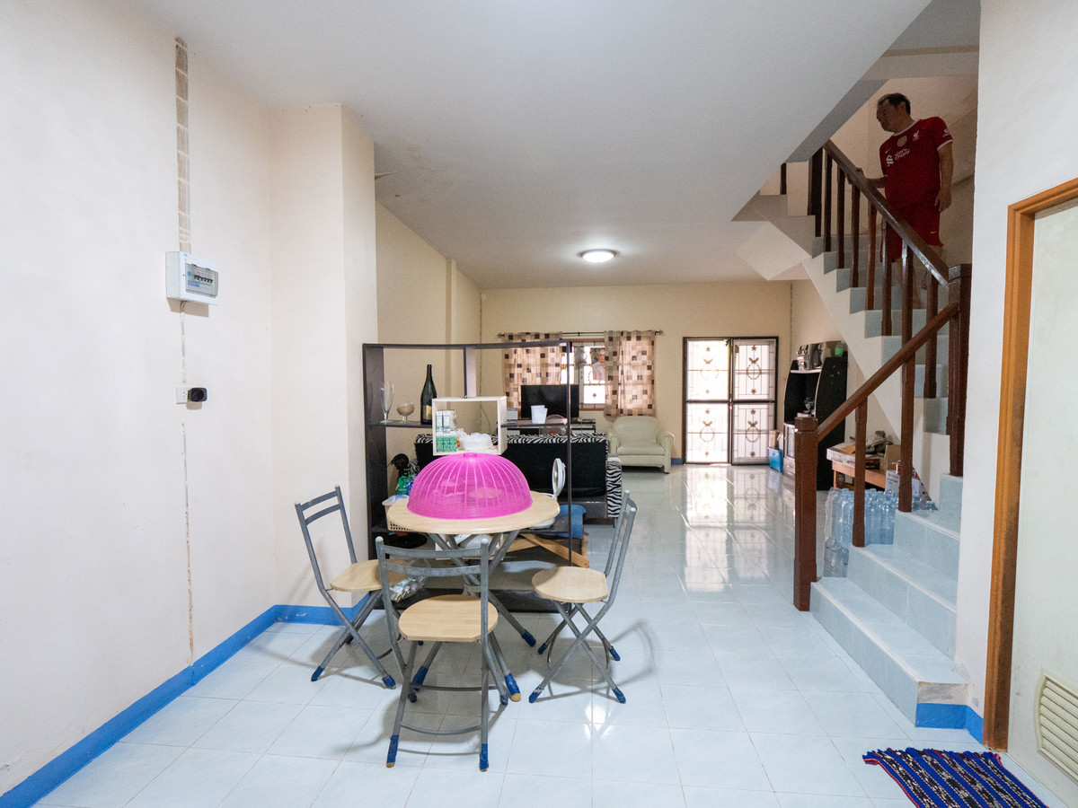 ขายทาวน์โฮมระยอง : #ขายทาว์นเฮาส์ #เมืองระยอง 26 ตรว. 3 นอน 2 น้ำ 2 จอด #ขายถูก 1.89 ล้าน สภาพพร้อมอยู่ ที่ตั้งตำบลทับมา ใกล้ถนนสุขุมวิท ติดถนนนครระยอง3 ซอยแหลมหิน-หนองมะหาด