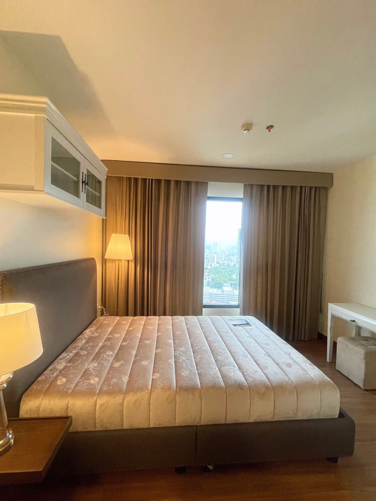 CondoLadprao, Central Ladprao : Sell with tenant til July 26
Condo for rent/sale, Lat Phrao-Phahon Yothin area, The Crest Park Residences, upper floor of the building, Panorama Bangkok view, very beautiful.