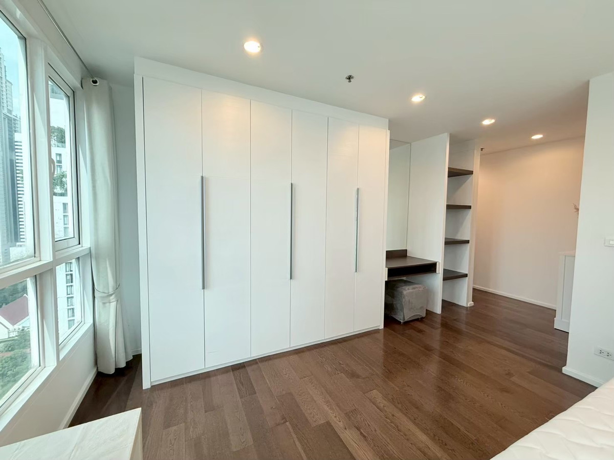 For RentCondoNana, North Nana,Sukhumvit13, Soi Nana : Condo for rent 15 Sukhumvit Residences, fully furnished condo, ready to move in, close to BTS Nana and Asoke, convenient travel!!