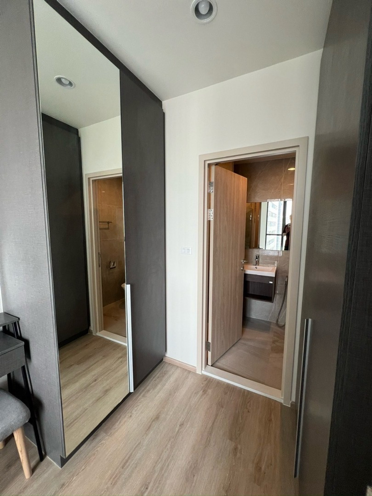 ให้เช่าคอนโดพระราม 9 เพชรบุรีตัดใหม่ RCA : ห้องใหม่ เพิ่งแต่งเสร็จ 🔥Nue district R9🔥 ตึก N ขนาด 30 ตรม ปล่อยเช่า 23,000฿  วิวเซ็นทรัลพระราม 9 สนใจนัดชมได้เลย 064-6696546 มินนี่   เบอร์นี้แอทไลน์ได้เลยค่ะ