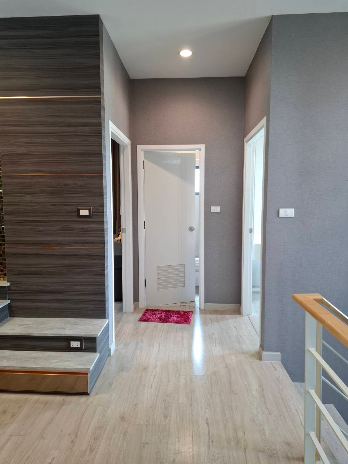 ขายบ้านปทุมธานี รังสิต ธรรมศาสตร์ : บ้านเดี่ยวคุ้มค่าเกินราคา หลังมุม ตกแต่งพร้อมอยู่  ติดถนนเลียบมอเตอร์เวย์ และ BTS ลำลูกกา(ในอนาคต) เดินทางง่ายสะดวกในทุกๆ วัน ที่ อีโค เฮ้าส์ วงแหวน-ลำลูกกา