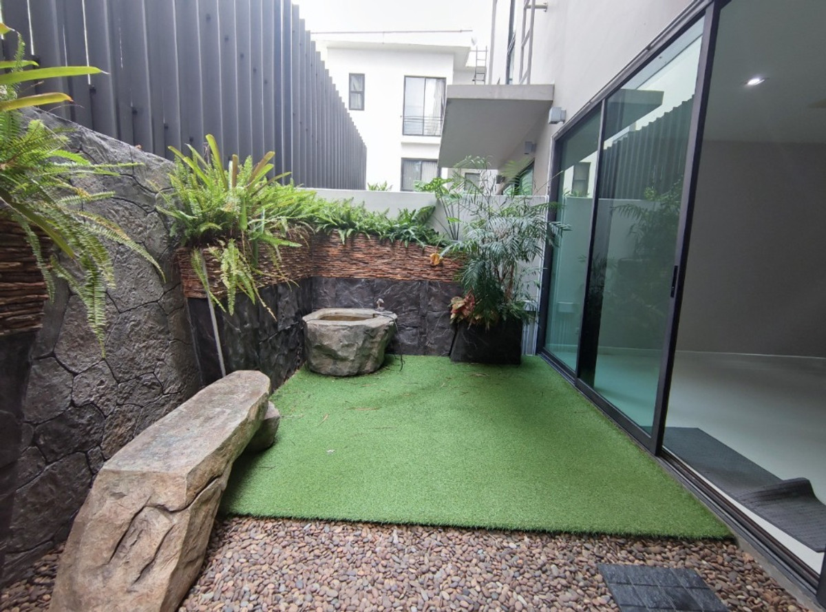 For RentHouseSukhumvit, Asoke, Thonglor : House for rent, Park Lane Ekamai, 4 floors, 3 bedrooms, near BTS Ekamai, near Gateway Ekamai.