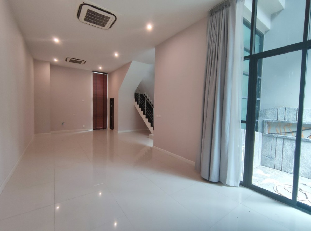 For RentHouseSukhumvit, Asoke, Thonglor : House for rent, Park Lane Ekamai, 4 floors, 3 bedrooms, near BTS Ekamai, near Gateway Ekamai.