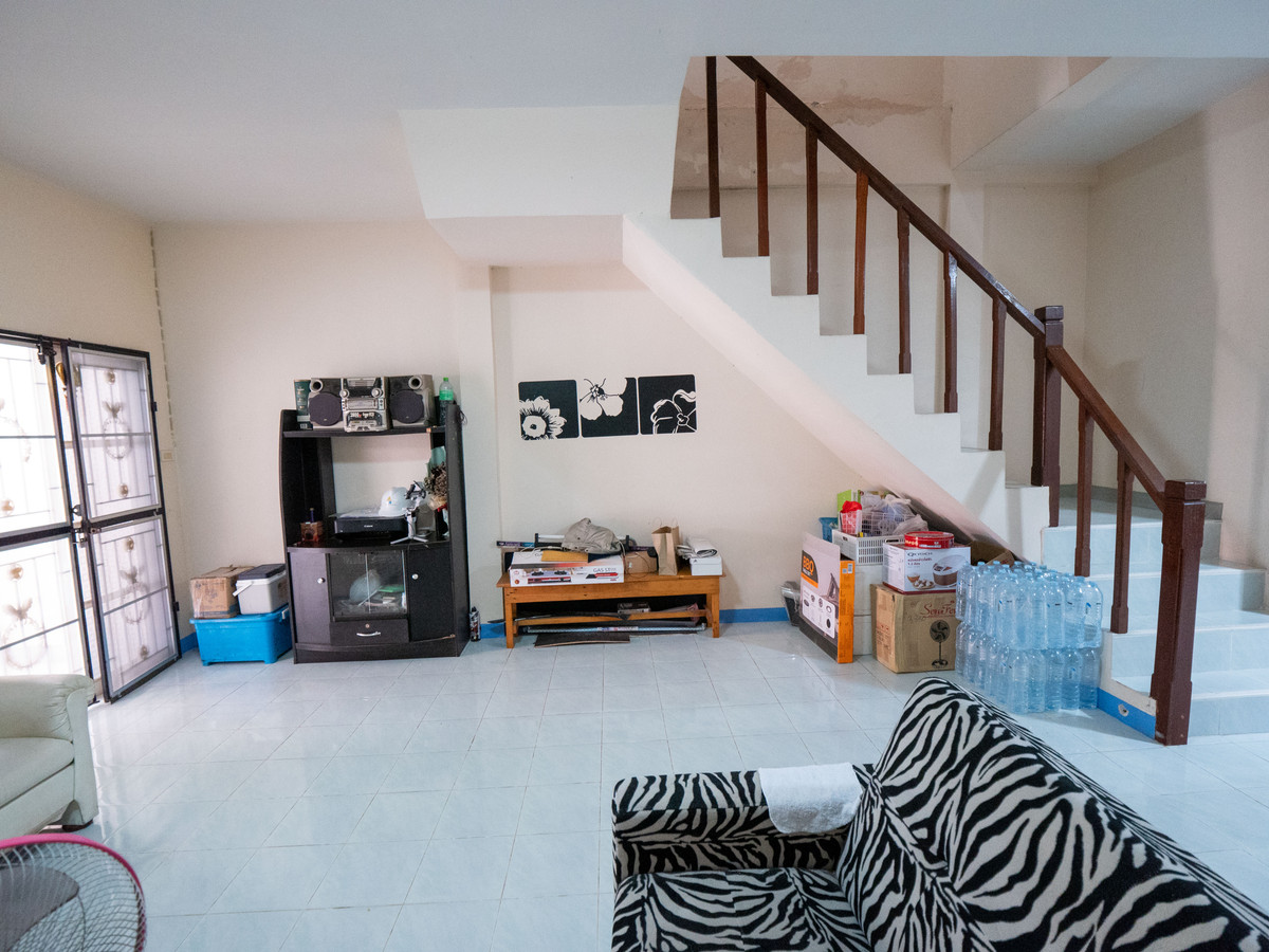 ขายทาวน์โฮมระยอง : #ขายทาว์นเฮาส์ #เมืองระยอง 26 ตรว. 3 นอน 2 น้ำ 2 จอด #ขายถูก 1.89 ล้าน สภาพพร้อมอยู่ ที่ตั้งตำบลทับมา ใกล้ถนนสุขุมวิท ติดถนนนครระยอง3 ซอยแหลมหิน-หนองมะหาด