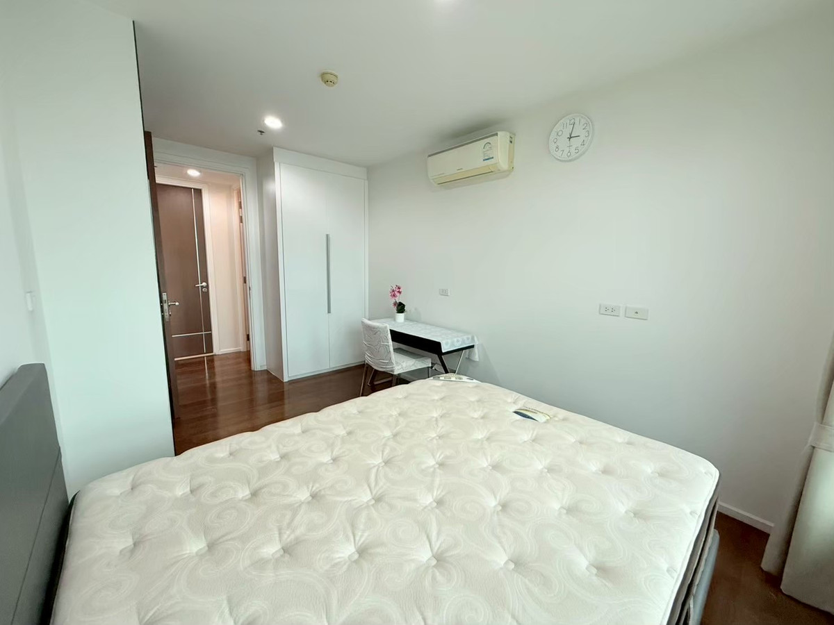 For RentCondoNana, North Nana,Sukhumvit13, Soi Nana : Condo for rent 15 Sukhumvit Residences, fully furnished condo, ready to move in, close to BTS Nana and Asoke, convenient travel!!