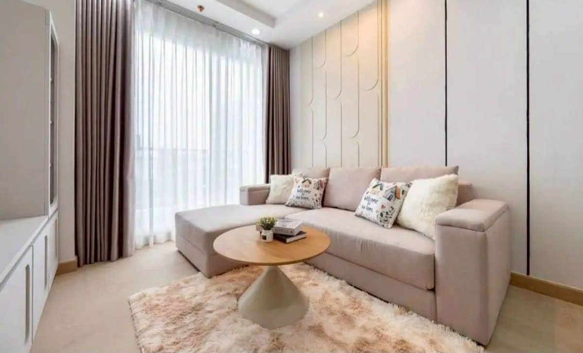 For SaleCondoRama9, Petchburi, RCA : Beautiful, angel-condition room! 🏠✨ Spacious living hall 🛋️, comfortable to live in every day 🌤️ Just bring your suitcase and move right in! 🧳✨