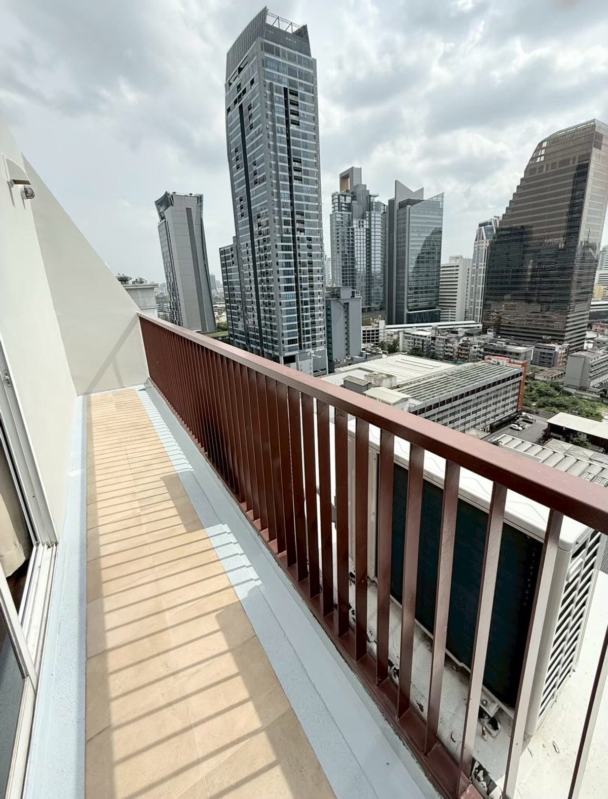 For RentCondoNana, North Nana,Sukhumvit13, Soi Nana : Condo for rent 15 Sukhumvit Residences, fully furnished condo, ready to move in, close to BTS Nana and Asoke, convenient travel!!