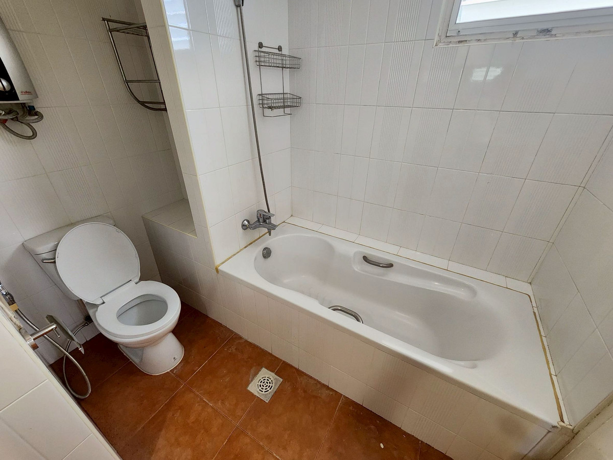 ให้เช่าคอนโดสุขุมวิท อโศก ทองหล่อ : ให้เช่าคอนโด Tai Ping Towers 4 ห้องนอน 252 ตร.ม. ย่านเอกมัย ใกล้BTS เอกมัย-ทองหล่อ