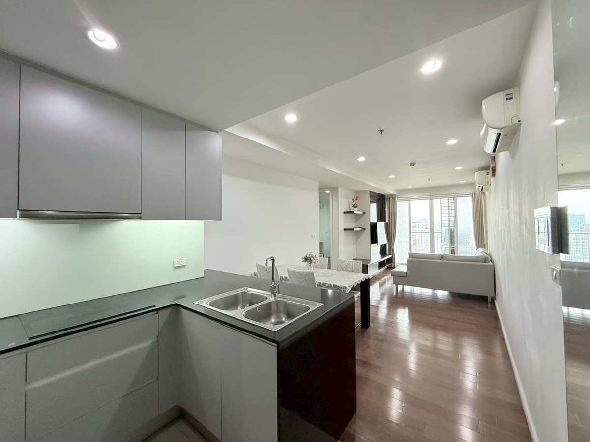 For RentCondoNana, North Nana,Sukhumvit13, Soi Nana : Condo for rent 15 Sukhumvit Residences, fully furnished condo, ready to move in, close to BTS Nana and Asoke, convenient travel!!