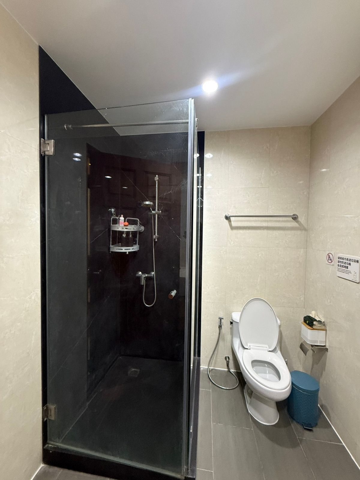 For RentHouseSukhumvit, Asoke, Thonglor : House for rent, House Pridi Phanomyong, 5 bedrooms, parking for up to 4-6 cars, near BTS Ekkamai-Thonglor.