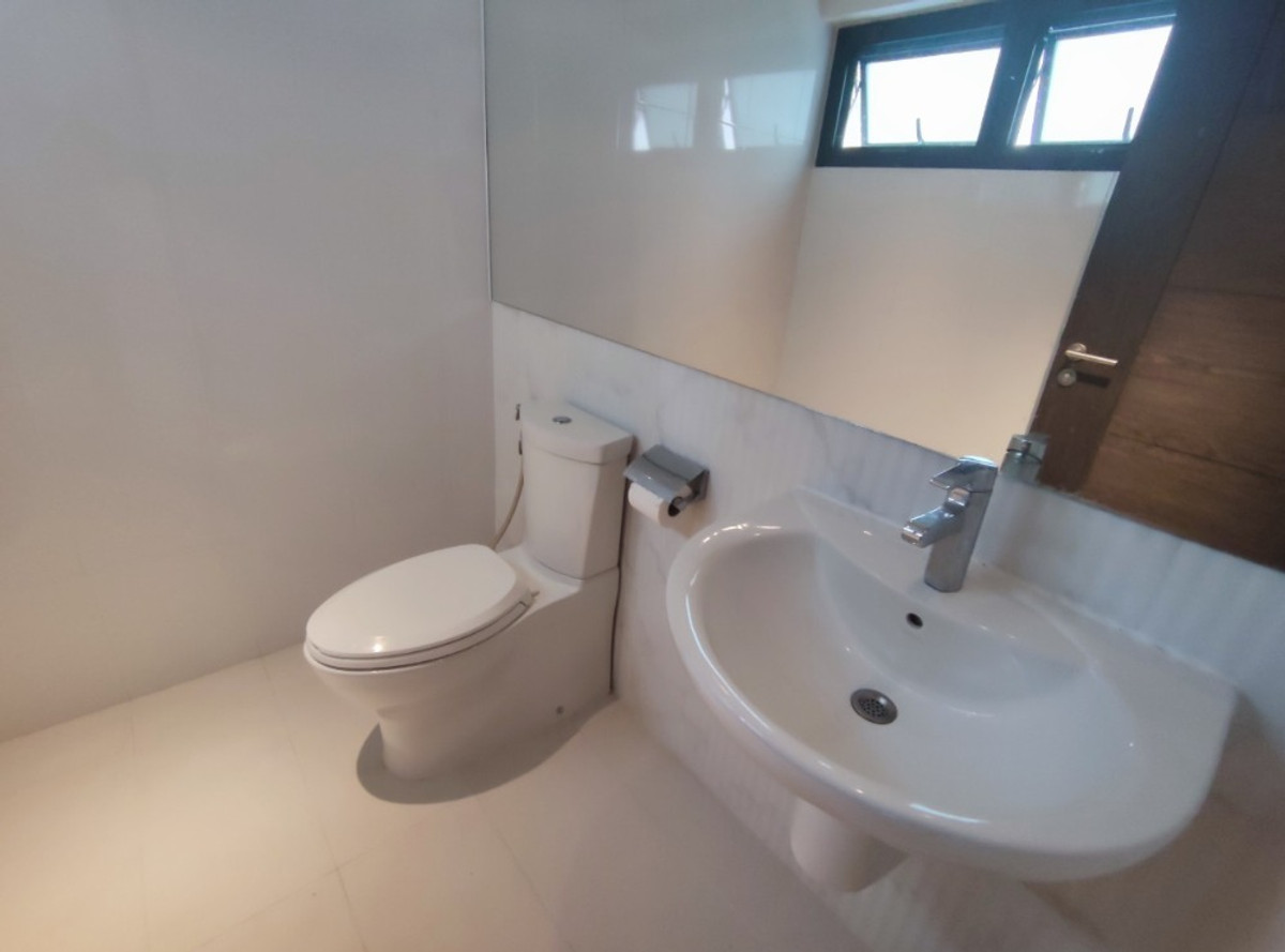 For RentHouseSukhumvit, Asoke, Thonglor : House for rent, Park Lane Ekamai, 4 floors, 3 bedrooms, near BTS Ekamai, near Gateway Ekamai.