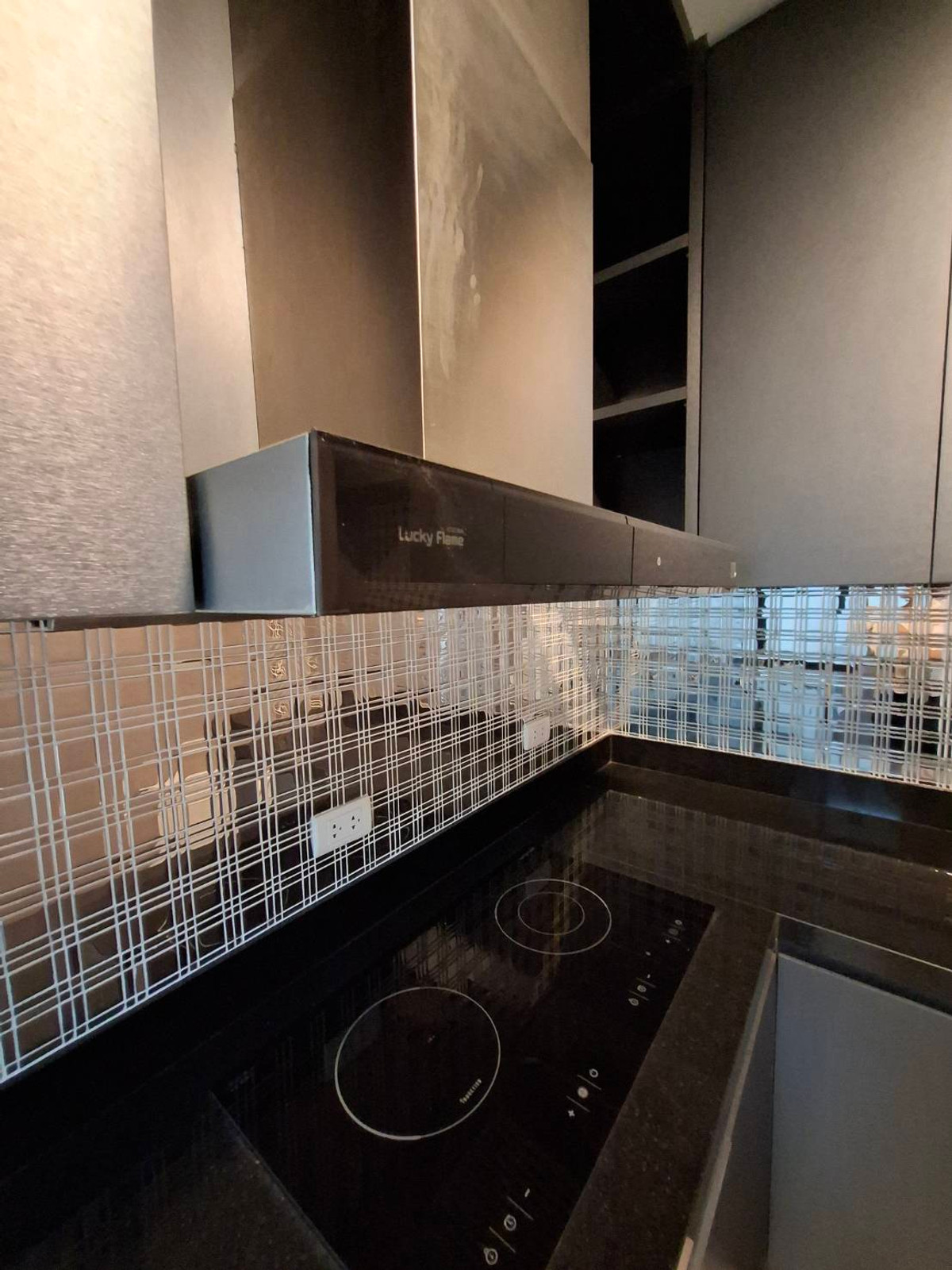 ขายบ้านปทุมธานี รังสิต ธรรมศาสตร์ : บ้านเดี่ยวคุ้มค่าเกินราคา หลังมุม ตกแต่งพร้อมอยู่  ติดถนนเลียบมอเตอร์เวย์ และ BTS ลำลูกกา(ในอนาคต) เดินทางง่ายสะดวกในทุกๆ วัน ที่ อีโค เฮ้าส์ วงแหวน-ลำลูกกา