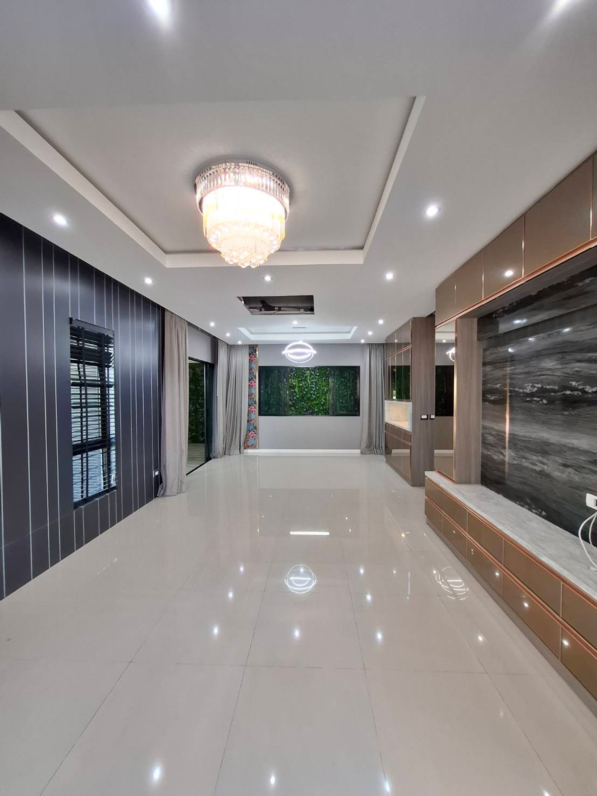 ขายบ้านปทุมธานี รังสิต ธรรมศาสตร์ : บ้านเดี่ยวคุ้มค่าเกินราคา หลังมุม ตกแต่งพร้อมอยู่  ติดถนนเลียบมอเตอร์เวย์ และ BTS ลำลูกกา(ในอนาคต) เดินทางง่ายสะดวกในทุกๆ วัน ที่ อีโค เฮ้าส์ วงแหวน-ลำลูกกา